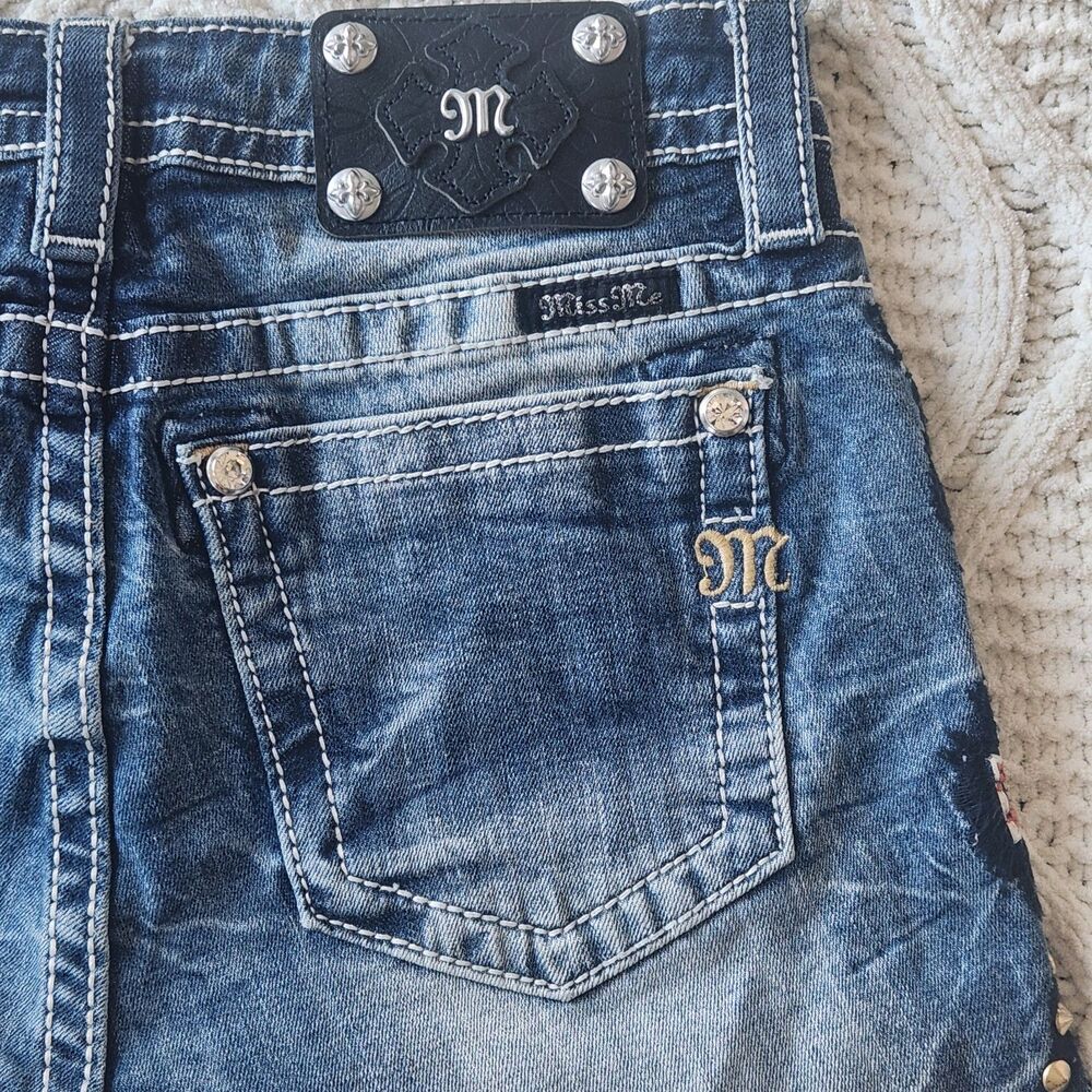 Miss Me Embellished/ Embroidered Tribal High Rise Denim Shorts Size 28 - Picture 5 of 5